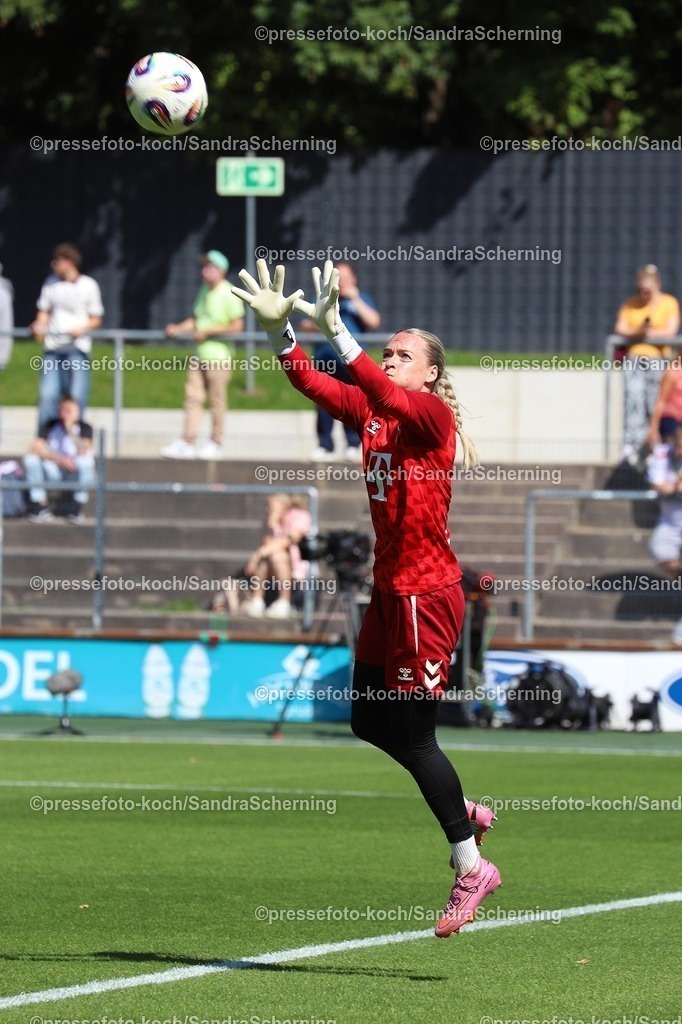 xSSc06092502015 | 05.09.2025, xsscx, Frauen Fuﬂball, 1. FC Koeln - RB Leipzig, 1. Fuﬂball Bundesliga, 01. Spieltag, Franz-Kremer-Stadion, Saison 2025 2026: Lisa Schmitz (1. FC Kˆln #01) DFB regulations prohibit any use of photographs as image sequences and or quasi-video. Nordrhein-Westfalen Deutschland