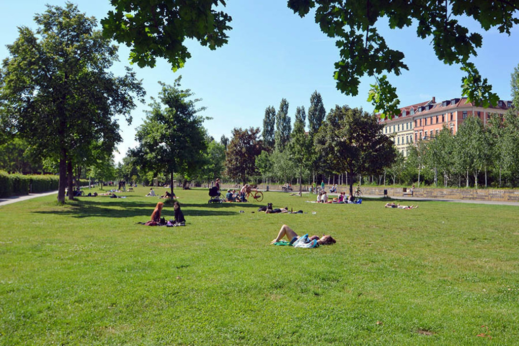Foto: Leipzig - Lene-Voigt-Park | Das Team hinter BILDLEXIKON LEIPZIG bündelt historische wie aktuelle Informationen über die Stadt Leipzig in Text und Bild auf einer Plattform und stellt diese der interessierten Öffentlichkeit zur Verfügung.