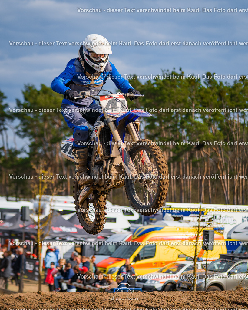 04_13_Bensdorf_MX1-3975 | Sportfotografin aus Berlin-Brandenburg mit Fokus auf Motocross. Ich halte deine sportliche Leistung und echte Emotionen auf und neben der Strecke professionell fest. Entdecke die Fotos von deinem Rennen und bestelle sie direkt hier im Shop.