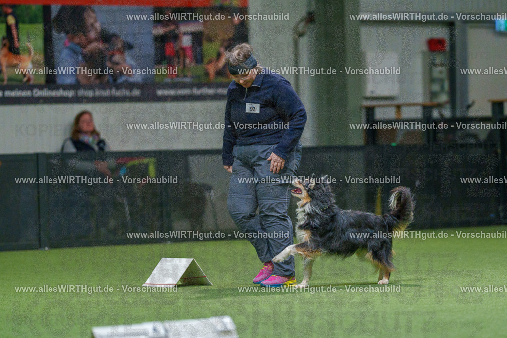 7R504318 | Professionelle Tierfotografie in Mönchengladbach von Daniel Wirth (allesWIRTHgut). Liebevolle & natürliche Bilder von Hunden & Katzen für unvergessliche Erinnerungen.