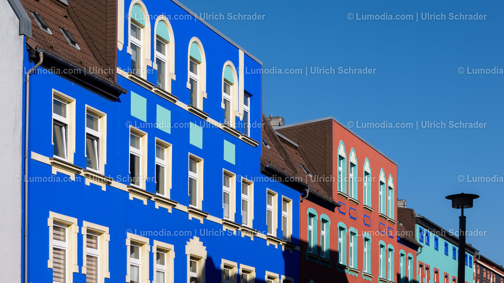 10049-12393 - Magdeburg - Sudenburg - Bunte Stadt | Stockfoto und Bilderpool mit Bildmaterial aus Deutschland, dem Harz, Halberstadt, Quedlinburg, Wernigerode und weltweit. Qualitativ hochwertige und professionelle Fotos anschauen und kaufen. - Realisiert mit Pictrs.com