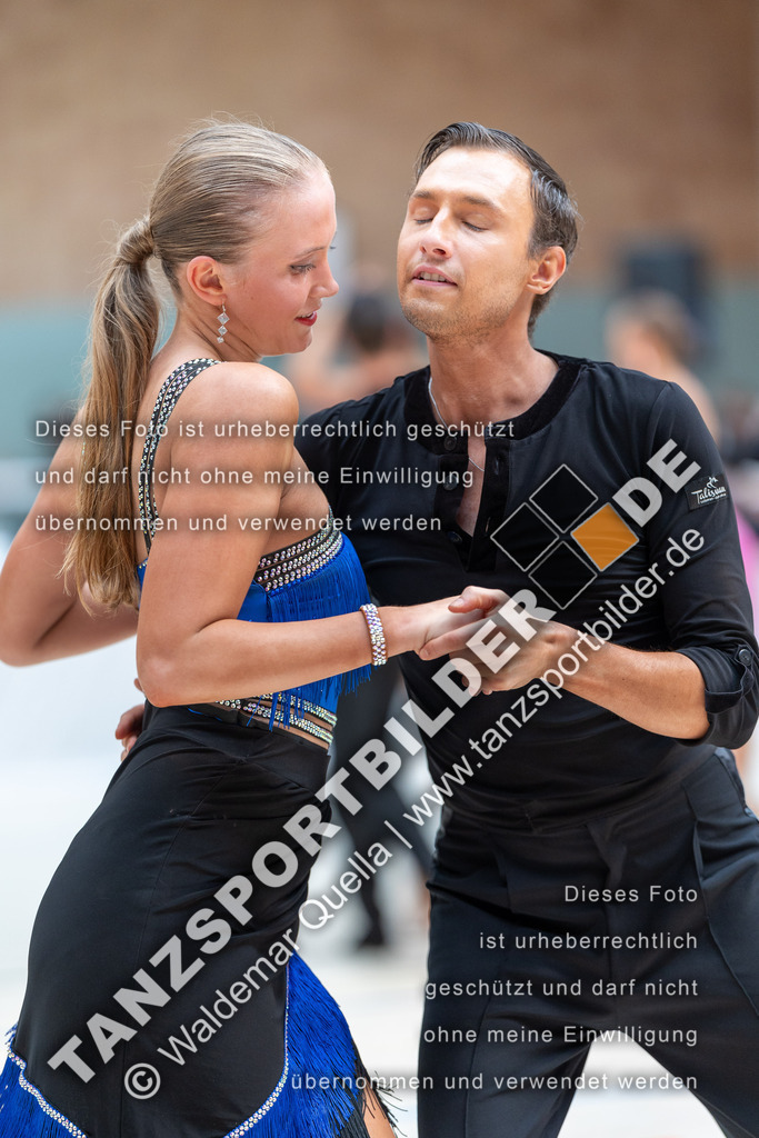 20240810-01832 | Hier finden Sie Tanz Bilder vom Latein und Standard Formationen tanzen. Sportbilder vom Tanzsport. Schöne Fotos und von Weltmeisterschaft, Europameisterschaft, Bundesliga, Regionalliga, Oberliga und Landesliga sowie von GOC Stuttgart, DanceComp, WM Bremen