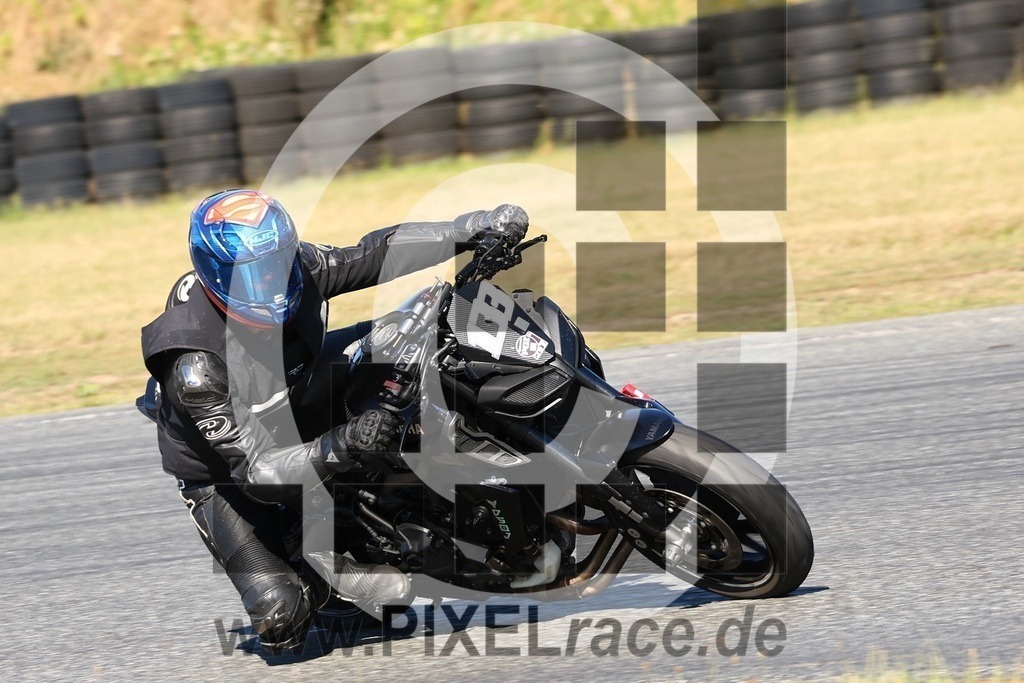 0133-20240812_11367 | Schöne Erinnerungen an spannende Momente - das festzuhalten ist unser Job. PIXELrace.de ist seit 2003 auf den Rennstrecken Europas unterwegs um die Action draußen beim Fahren und die wunderbare Stimmung imm Fahrerlager für euch einzufangen.