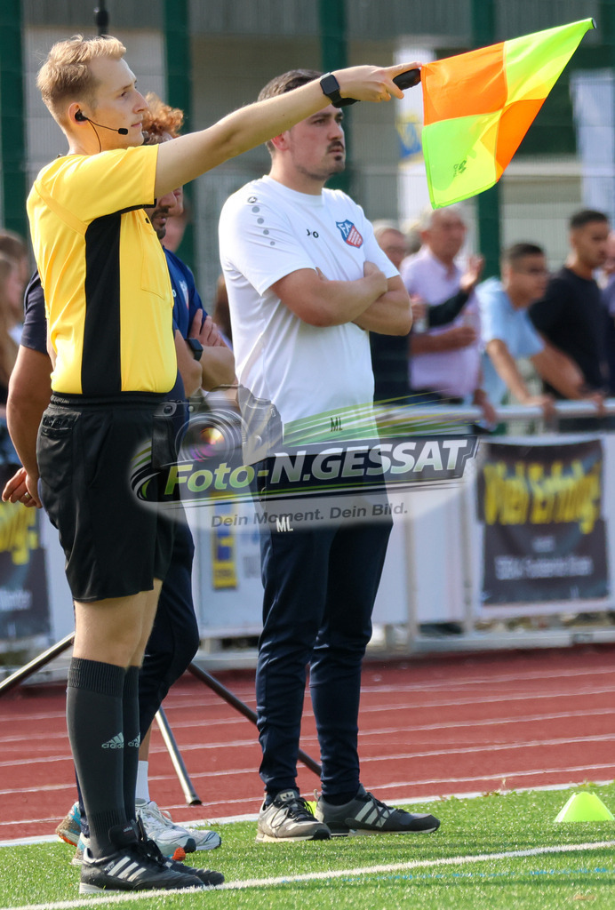 TuS Bardüttingdorf - TuRa Löhne | Auf dem Bild zu sehen: Schiedsrichter Assistent: Lucas Paul MöllerSV Löhne-Obernbeck, SG FA Herringhausen/Eickum, Saison 26/27, Fistelmann SuperCup - Realisiert mit Pictrs.com
