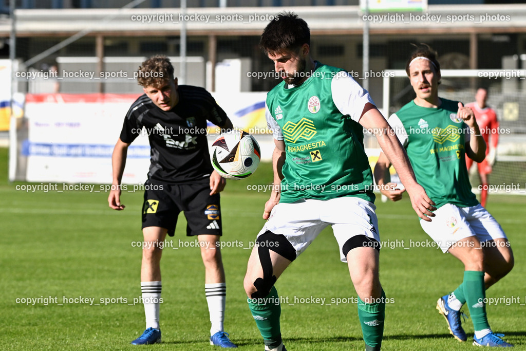 WSG Radenthein vs. URC Thal Assling | #2 Alexander Rauter WSG Radenthein, #47 Luis Felder URC Thal Assling, WSG Radenthein vs. URC Thal Assling, WSG Radenthein vs. URC Thal Assling am 30.05.2025 in Radenthein (Sportplatz Radenthein), Austria, (Photo by Bernd Stefan)