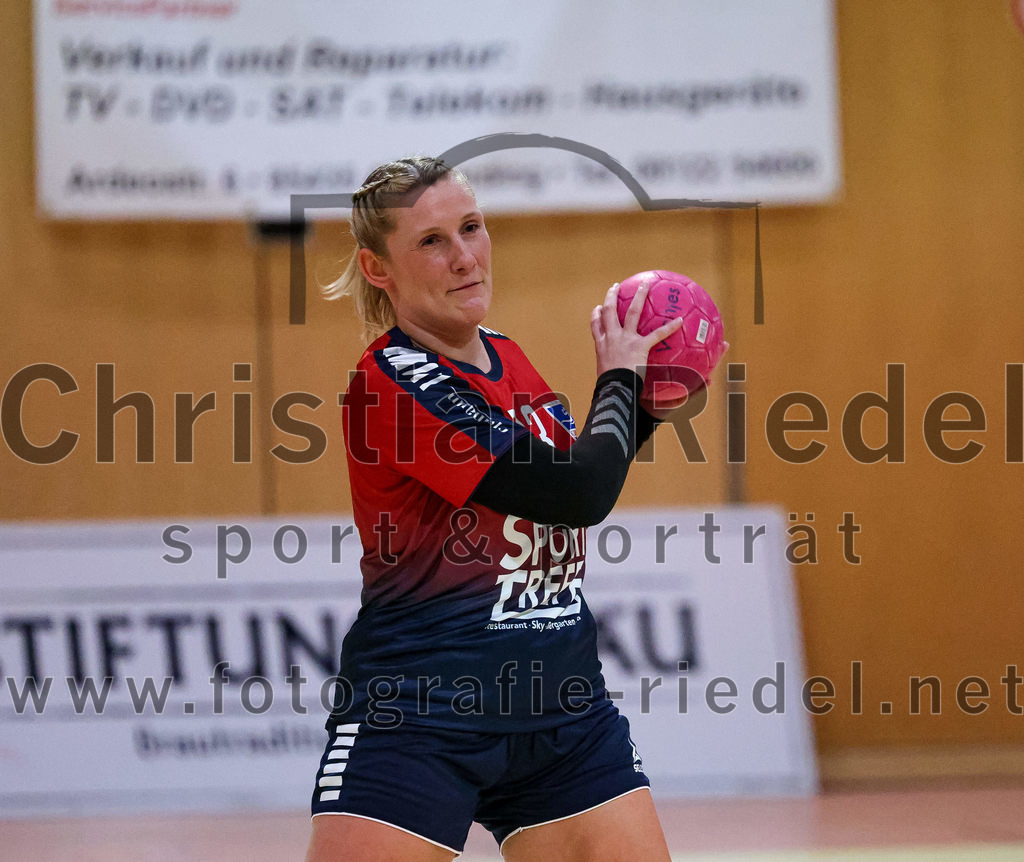 2022-11-19_079_SpVgg_Altenerding_gegen_HC_Donau-Paar | Erding, Deutschland, 19.11.2022:
Handball, Bezirksoberliga Frauen Altbayern 2022 / 2023, 5. Spieltag, SpVgg Altenerding gegen HC Donau/Paar, Endergebnis: 22:33

Lisa Günther (HC Donau/Paar, #33)

Foto: Christian Riedel / fotografie-riedel.net