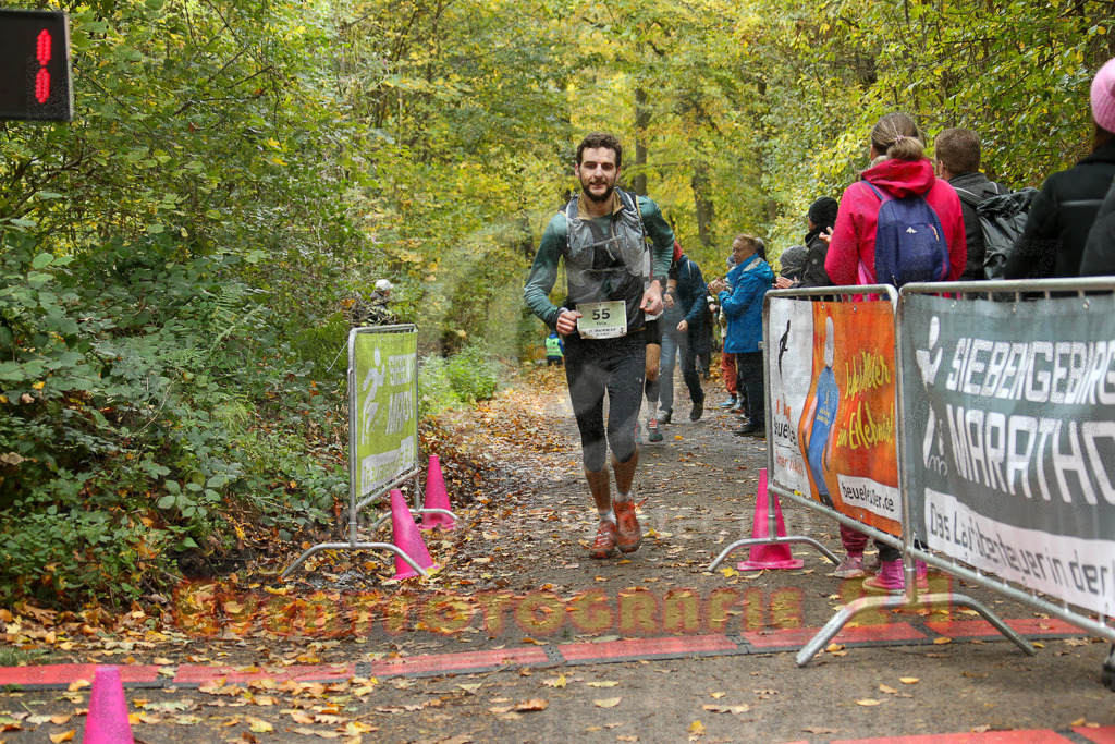 251026_1228_EX1_0464 | Sportfotografie im Rhein-Sieg Kreis, Köln, Bonn, NRW, Rheinland Pfalz, Hessen, etc. Unser Tätigkeitsfeld umfasst den Laufsport vom Volkslauf über den Marathon, Duathlon, Triathon bis zum Ultralauf wie Kölnpfad Ultra oder Schindertrail.