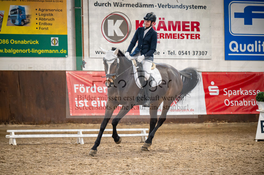Hallenreittunier Voxtrup 2023 | Entdecke hochwertige Reitturnierfotos von Foto Oger. Professionell, emotional und authentisch – jetzt Lieblingsmomente im Shop bestellen. - Realisiert mit Pictrs.com
