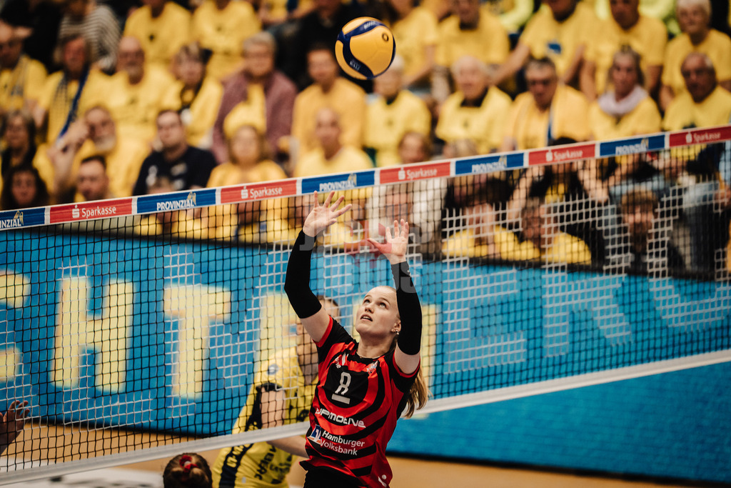 Volleyball | Frauen | Saison 2025/2026 | Volleyball Bundesliga | SSC Palmberg Schwerin vs. ETV Hamburger Volksbank Volleys | 18.10.2025 | Zuspiel von Zoe Konjer (#8, ETV Hamburger Volksbank Volleys)