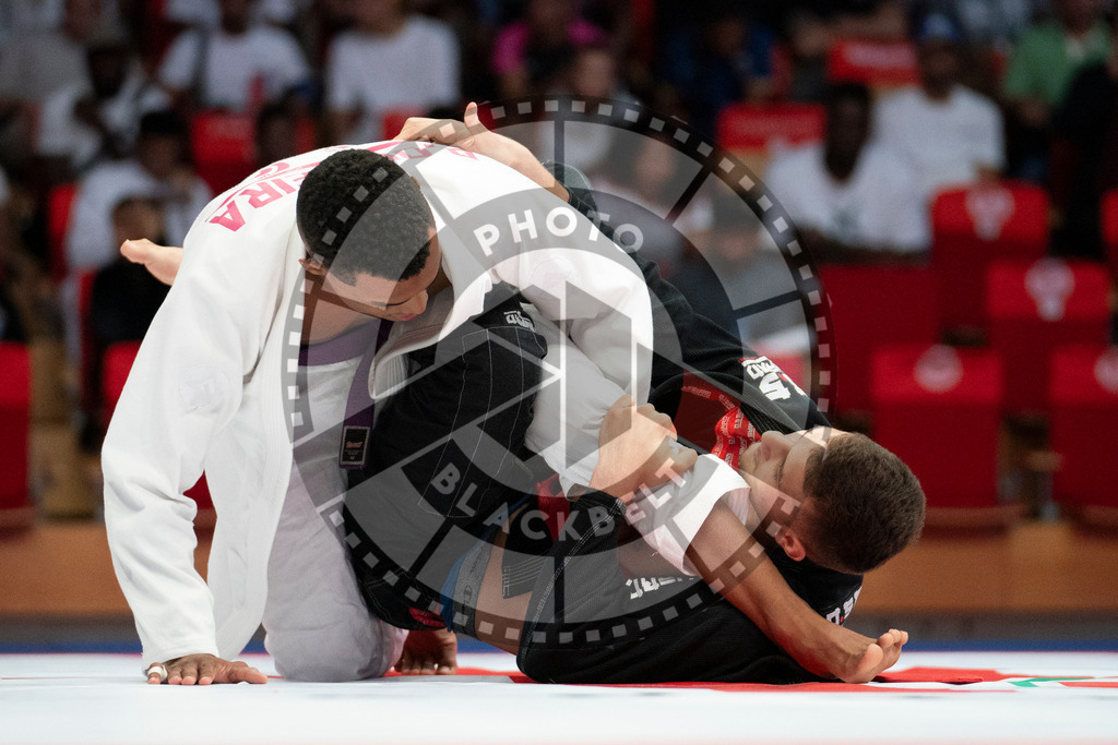 20231109PBB6626 | Fighters compete during the AJP World Professional Championship in the Mubadala Arena in Abu Dhabi, Arab United Emirates, on November 9, 2023.