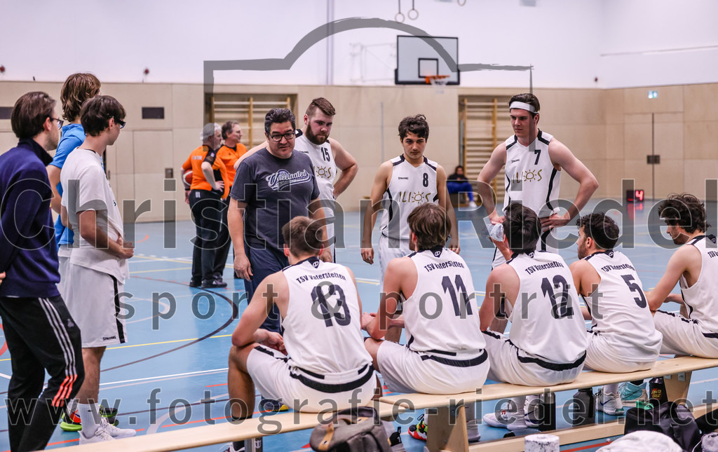 2022-04-03_103_TSV_Vaterstetten_gegen_SV_Weissblau-Allianz_Muenchen | Vaterstetten, Deutschland, 03.04.2022:
Basketball, Bezirksoberliga Herren 2021 / 2022, 14. Spieltag, TSV Vaterstetten gegen SV Weißblau-Allianz München, Endergebnis: 86:54

Trainer Daniel Paz (TSV Vaterstetten), Konstantin Huber (TSV Vaterstetten, #13), Mathias Furtmair (TSV Vaterstetten, #15), Benicio Trinidad Paz (TSV Vaterstetten, #8), Finn Liebig (TSV Vaterstetten, #11), Maximilian Metzger (TSV Vaterstetten, #12), Bastian Heckner (TSV Vaterstetten, #7), Jonathan Andre (TSV Vaterstetten, #5)

Foto: Christian Riedel / fotografie-riedel.net