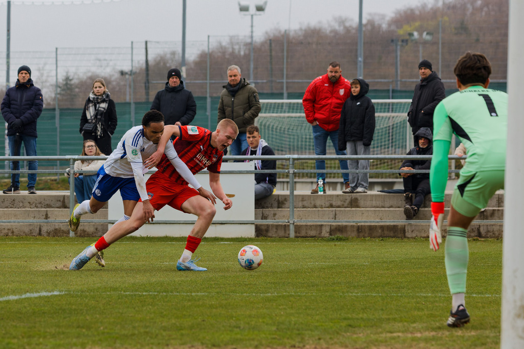 20260412-FCHS04_068 | 1.FC Heidenheim 1846 vs. FC Schalke 04, Fußball, U19, A-Junioren, NWL, U19-DFB-Nachwusliga, 2025/2026, 8. Spieltag, 12.04.2026 in Heidenheim, Walter-Birkhold-Jugendstadion (Foto: Michael Bulling) - Realisiert mit Pictrs.com