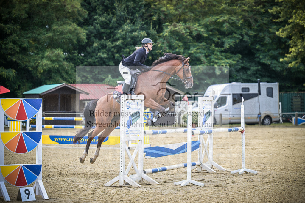 DOS_3187 | Entdecke hochwertige Reitturnierfotos von Foto Oger. Professionell, emotional und authentisch – jetzt Lieblingsmomente im Shop bestellen.Deutschlandweite Turnierfotografie. - Realisiert mit Pictrs.com