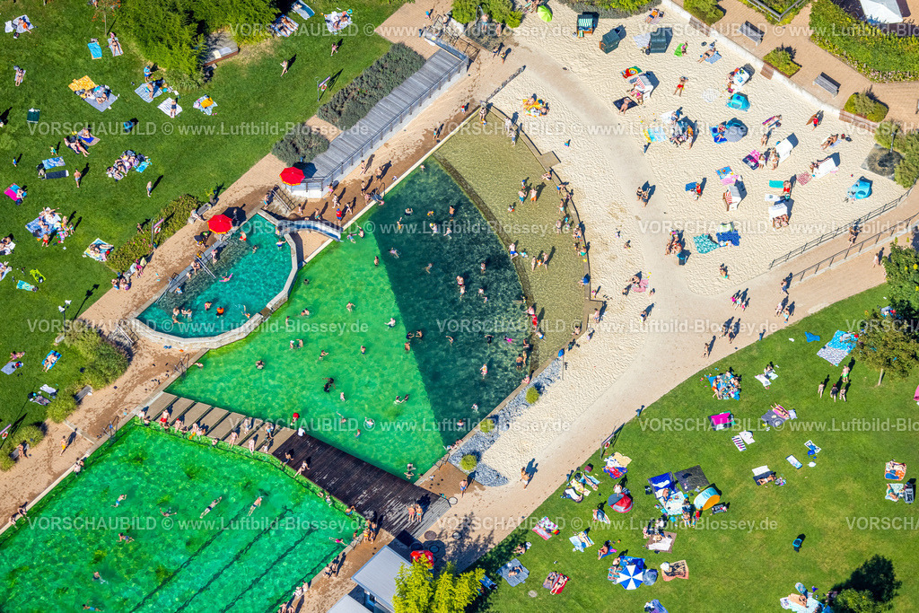 Dortmund240804003NaturfreibadFroschloch_Freibad | Luftbild, Naturfreibad Froschloch, Badegäste im Schwimmbecken, am Sandstrand und auf der Liegewiese, alles mit Schwimmerbecken, Planschbecken, Nichtschwimmerbecken oder Massagebecken, Bachlauf Kirchhörder Bach, Stadtbezirk Hombruch, Dortmund, Ruhrgebiet, Nordrhein-Westfalen, Deutschland