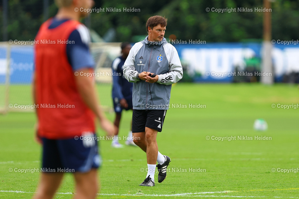 NH_HamburgerSV_Training_21072025 | Merlin Polzin (Trainer, Hamburger SV)Fußball I Herren I Training I Saison 2025-2026 I Hamburger SV I 20.07.2025 I Trainingsplätze Volksparkstadion - Realisiert mit Pictrs.com
