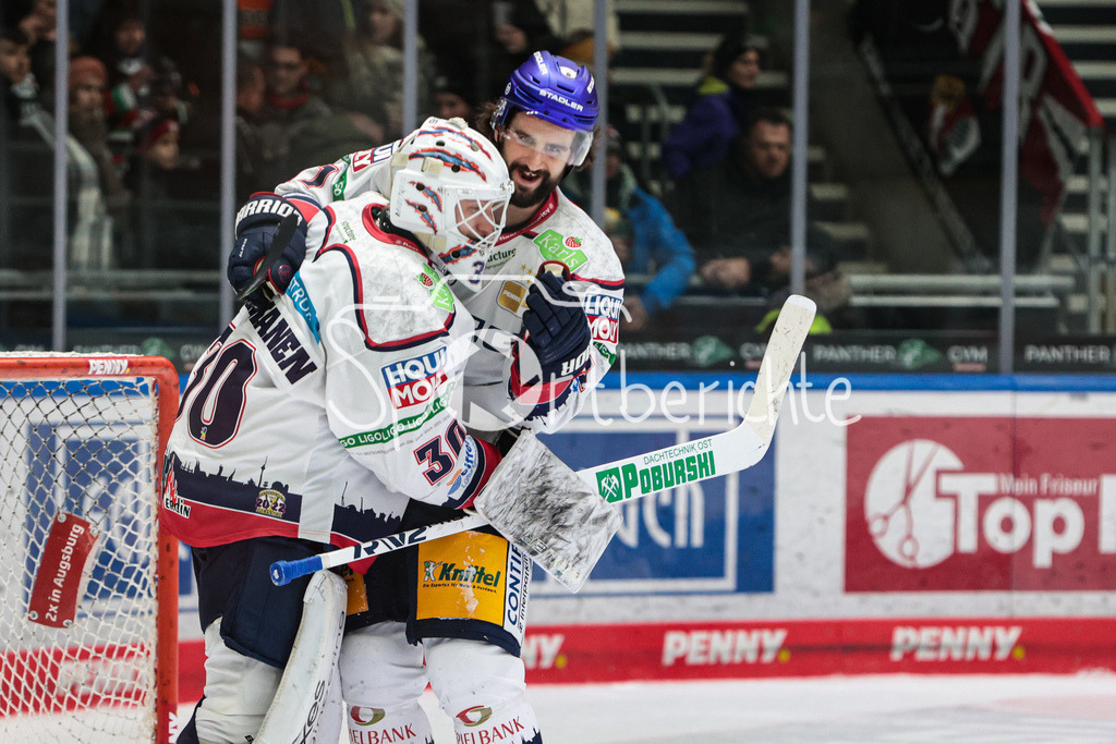 Augsburger Panther - Eisbaeren Berlin | Julian MELCHiORI (EBB #71) bedankt sich bei Juho MARKKANEN (EBB #30)