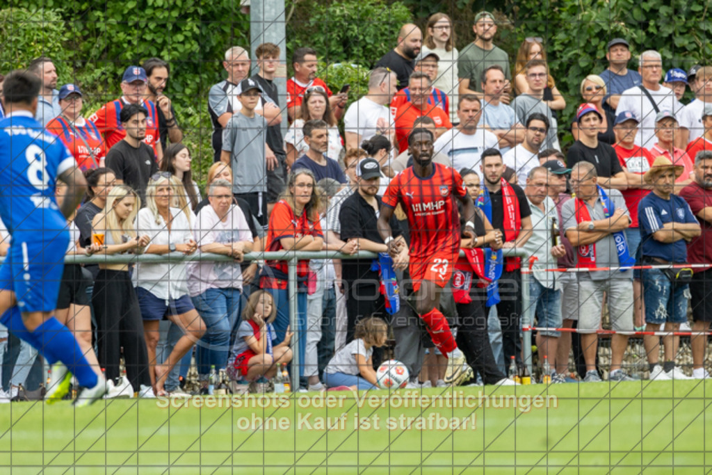 20250706_154731_0937 | #,TSG Salach (blau) vs. 1.FC Heidenheim (rot), Fußball, Freundschaftsspiel - WfV, Saison 2025/2026, Rasensportplatz, Staufenecker Str. 41, 73084 Salach, 06.07.2025 - 15:30 Uhr,Foto: PhotoPeet-Sportfotografie/Peter Harich