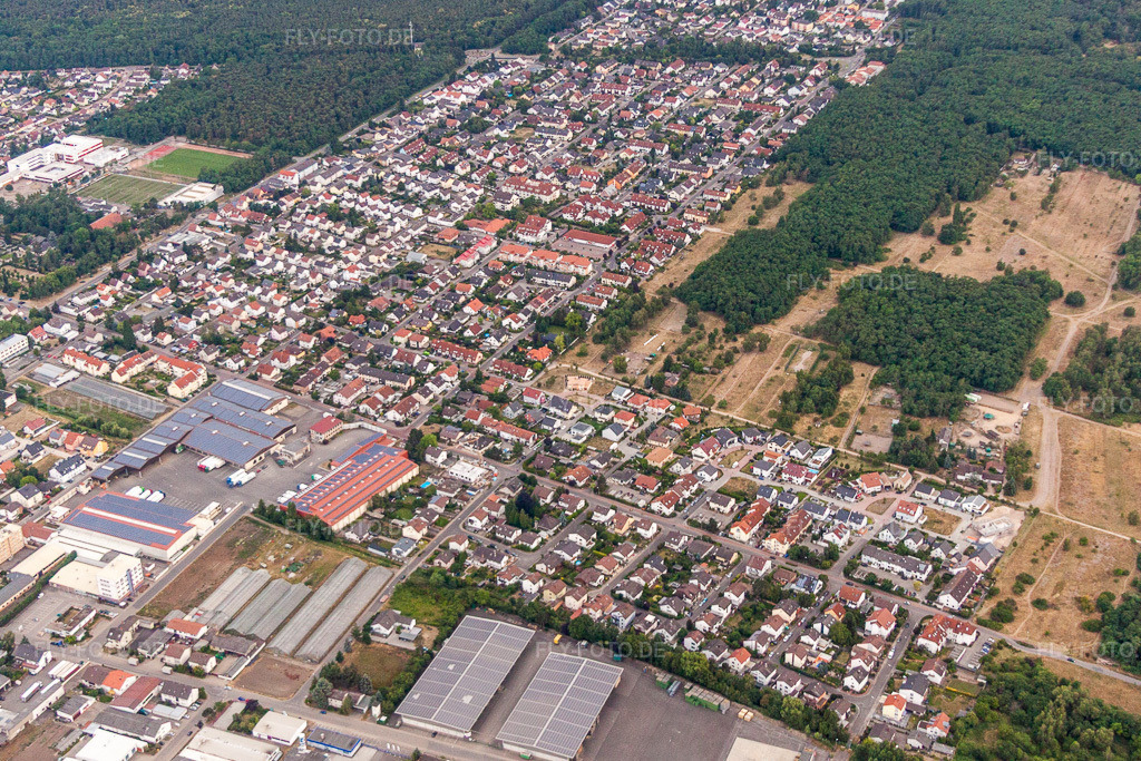 Luftbild: Stadtgebiet mit Außenbezirken und Innenstadtbereich in Maxdorf im Bundesland Rheinland-Pfalz in Deutschland. Foto: IMG_69250.jpg vom 24.06.2014 durch Werner Riehm/FLY-FOTO.de