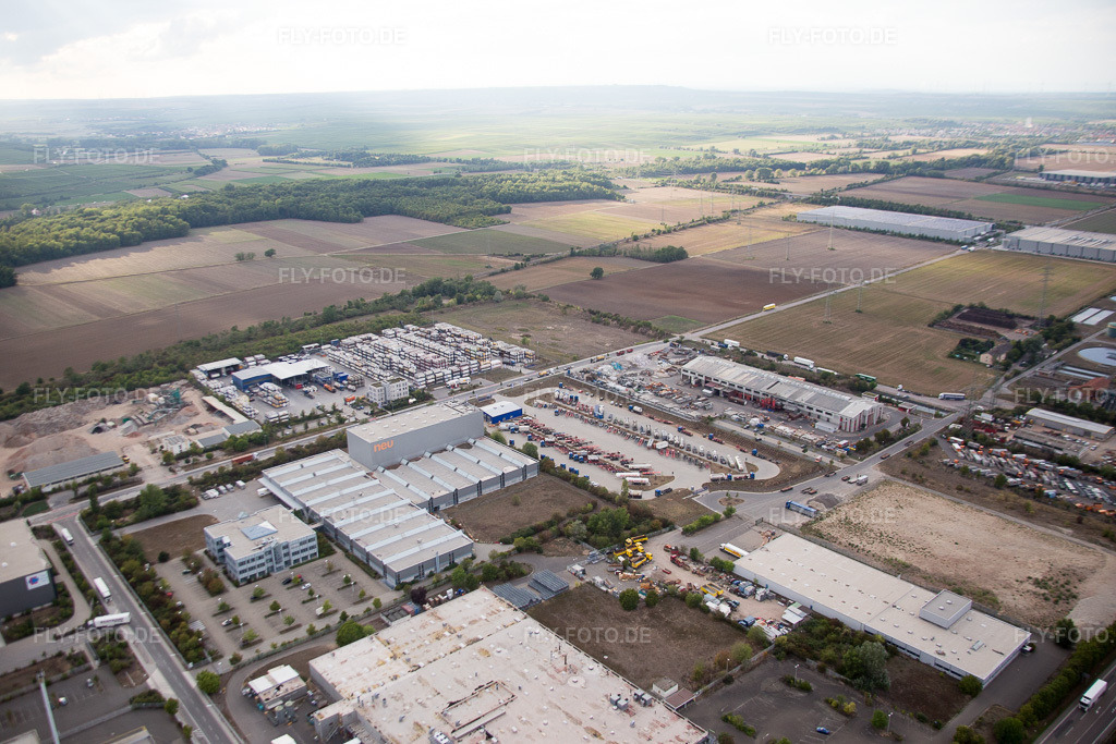 Luftbild: Worms, Industriegebiet Im Langgewan, Spedition Kube & Kubenz in Worms im Bundesland Rheinland-Pfalz in Deutschland. Foto: IMG_084303.jpg vom 02.09.2015 durch Werner Riehm/FLY-FOTO.de