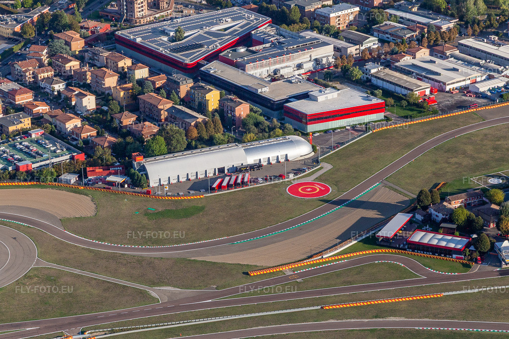 Vue aérienne: Circuit de Formule 1 de Ferrari, Pista di Fiorano, Circuito di Fiorano à Fiorano Modenese dans le département Modena, Italie – .Photo: IMG_134588.jpg prise le 19/09/2022 par Werner Riehm/FLY-FOTO.eu – Résolution de l'original: 5087 x 3391 px – WWW.FERRARI.COM