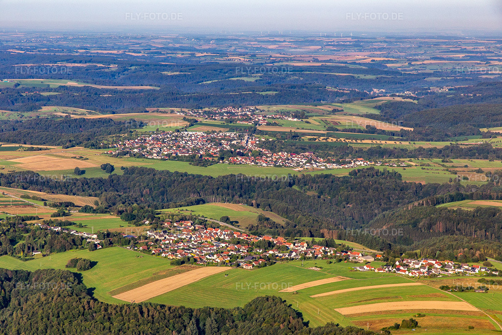Luftbild: Ortsansicht von Osten in Obersimten im Bundesland Rheinland-Pfalz in Deutschland. Foto: IMG_143121.jpg vom 06.08.2024 durch Werner Riehm/FLY-FOTO.de