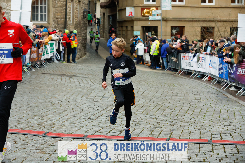 1700m Stadtwerke Jugendlauf | 3 Koenigslauf 2024 1700m Stadtwerke Jugendlauf - Realisiert mit Pictrs.com