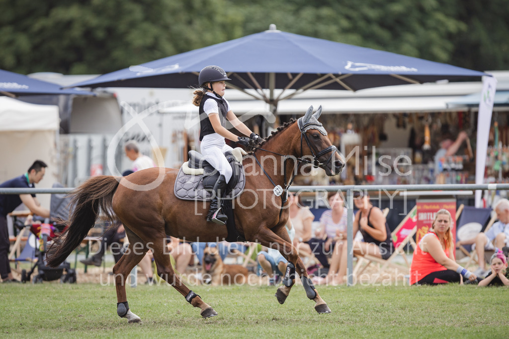 230714_LC_Mini-215 | Deine schönsten Turniermomente als professionelle Fotos! Entdecke hochwertige Pferdesport-Fotografie im Online-Shop. Jetzt Fotos finden & bestellen!