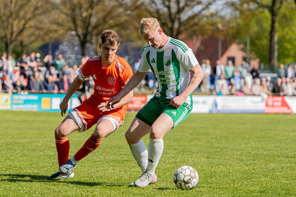 Fußball I Herren I Saison 2025-2026 I Bezirksliga Weser-Ems 4 I 29. Spieltag I TuS Lutten - SV Holdorf I 12418 | jns.sportfotos - Realisiert mit Pictrs.com