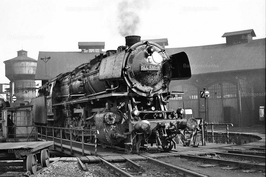 081_INDEX | Stöbern Sie durch einzigartige Aufnahmen und finden die perfekte Aufnahme für jeden Eisenbahnentheusiast! Stellen Sie sich aus einer Reihe von Möglichkeiten wie der Druck auf Leinwände, Fotoposter, Kalender oder Magnetfotos Ihr Geschenk zusammen - Realisiert mit Pictrs.com