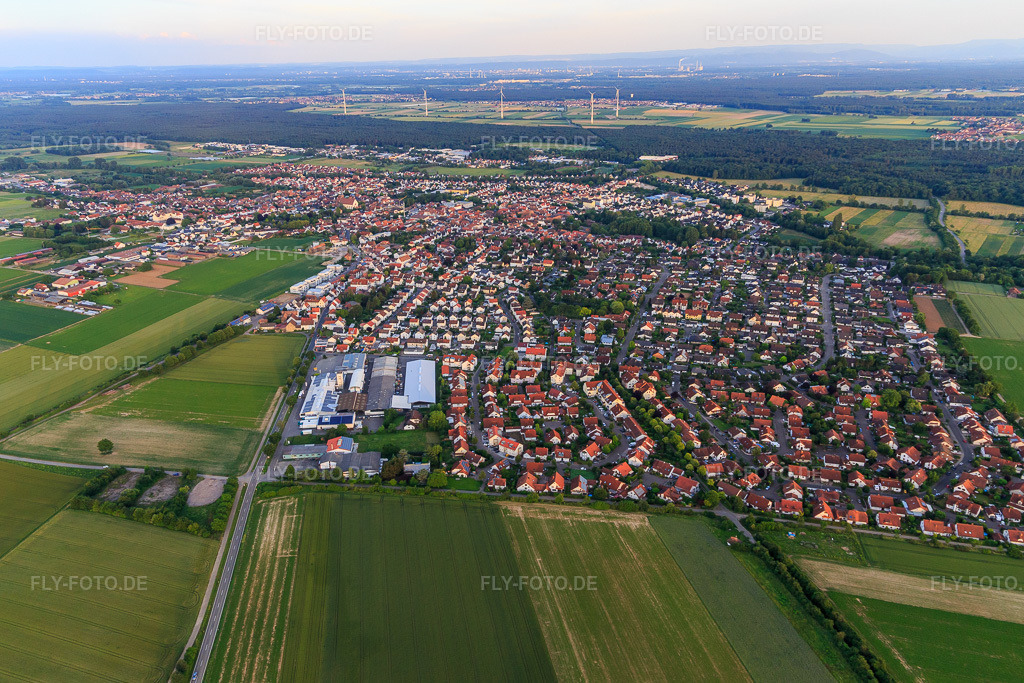 Luftbild: Kapellenstr in Herxheim bei Landau im Bundesland Rheinland-Pfalz in Deutschland. Foto: IMG_107775.jpg vom 03.06.2018 durch Werner Riehm/FLY-FOTO.de