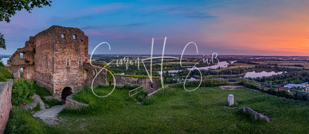 Burgruine Donaustauf II | simonsuess - Realisiert mit Pictrs.com