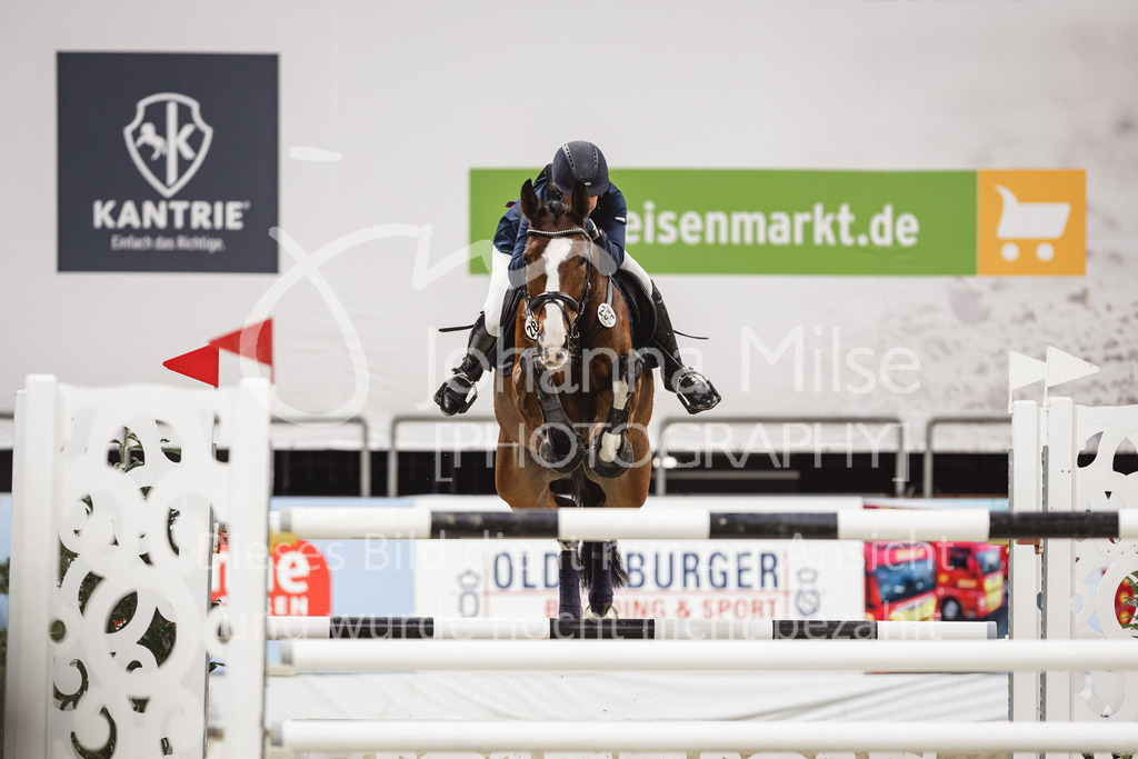 231028_Oldenburg_S1-Spr_Amateure-203 | Deine schönsten Turniermomente als professionelle Fotos! Entdecke hochwertige Pferdesport-Fotografie im Online-Shop. Jetzt Fotos finden & bestellen!