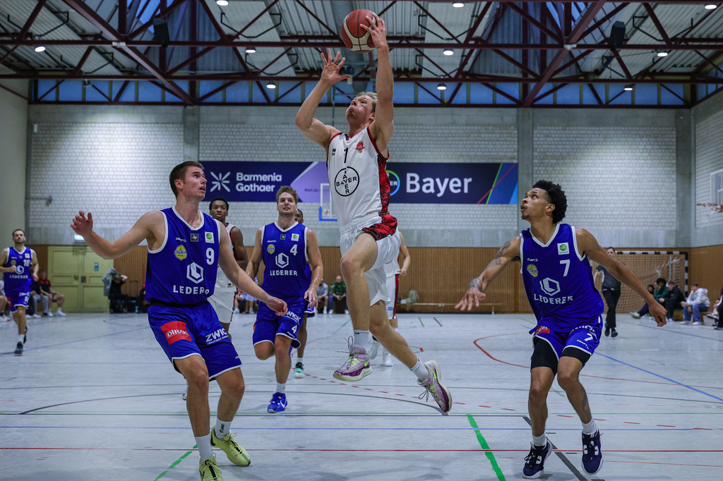 Regio Test BAYER GIANTS vs EN Baskets Schwelm-70 | Fotos von Basketballspielen aus dem Raum NRW fotografiert von Gero Mueller-Laschet und Daniel Schaefer - Realisiert mit Pictrs.com