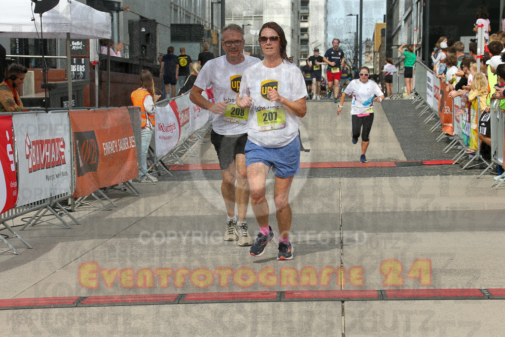250920_1327_EX1_4774 | Sportfotografie im Rhein-Sieg Kreis, Köln, Bonn, NRW, Rheinland Pfalz, Hessen, etc. Unser Tätigkeitsfeld umfasst den Laufsport vom Volkslauf über den Marathon, Duathlon, Triathon bis zum Ultralauf wie Kölnpfad Ultra oder Schindertrail.