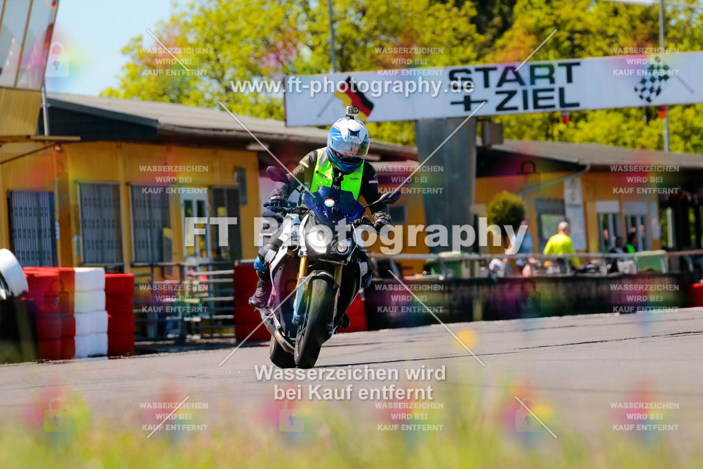 Moto-TeamOBK-22331 | Hier findet Ihr Bilder von Touristenfahrten auf der Nürburgring Nordschleife oder von anderen Veranstaltungen die ich besucht habe. Viel Spass beim Durch Schauen 