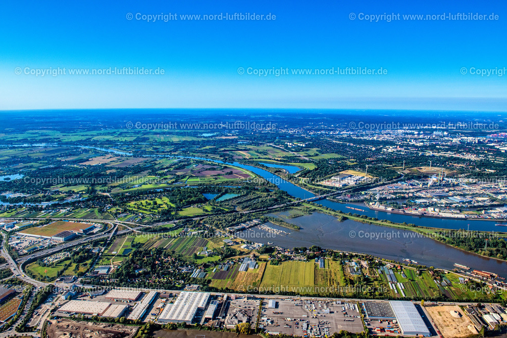 Hamburg_Moorfleth_Autobahn_ELS_3748220922 | HAMBURG 22.09.2022 Fluß- Delta und Strom- Mündung der Norderelbe und Dove-Elbe an der Autobahn Brücke A1 Moorfleet im Ortsteil Rothenburgsort in Hamburg, Deutschland. // River Delta and estuary of Norofelbe and Dove-Elbe at the highway bridge A1 Moorfleet in the district Rothenburgsort in Hamburg, Germany. Foto: Martin Elsen
