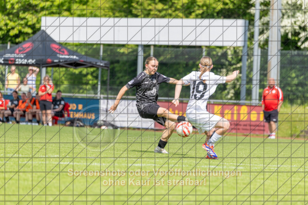 20260509_150808_0341 | #,1.FC Donzdorf (schwarz) vs. VfL Sindelfingen Ladies (weiß), Fußball, EnBW-Oberliga B -Juniorinnen, 22. Spieltag, Saison 2025/2026, Rasenplatz Lautertal Stadion, Süßener Straße 16, 73072 Donzdorf, 09.05.2026 - 14:00 Uhr,Foto: PhotoPeet / Sport- &amp; Eventfotografie / Peter Harich
