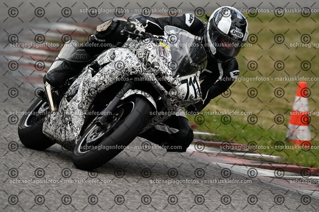 25bt02-0988 | markuskiefer.com - Realisiert mit Pictrs.com