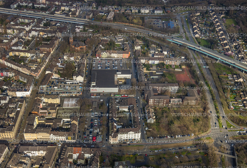 Duisburg240304532 | Luftbild, Sophie-Scholl-Berufskolleg Städtische Schule, MediaMarkt Elektrofachmarkt mit Parkhaus, Wohngebiet, Marxloh, Duisburg, Ruhrgebiet, Nordrhein-Westfalen, Deutschland, Duisburg-N