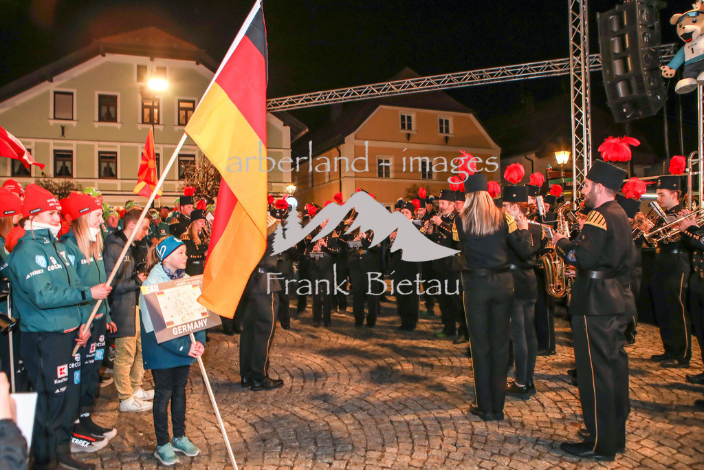 OE7A3524 | Knappschaftskapelle spielt die Bayerische und Deutsche Nat.Hymne