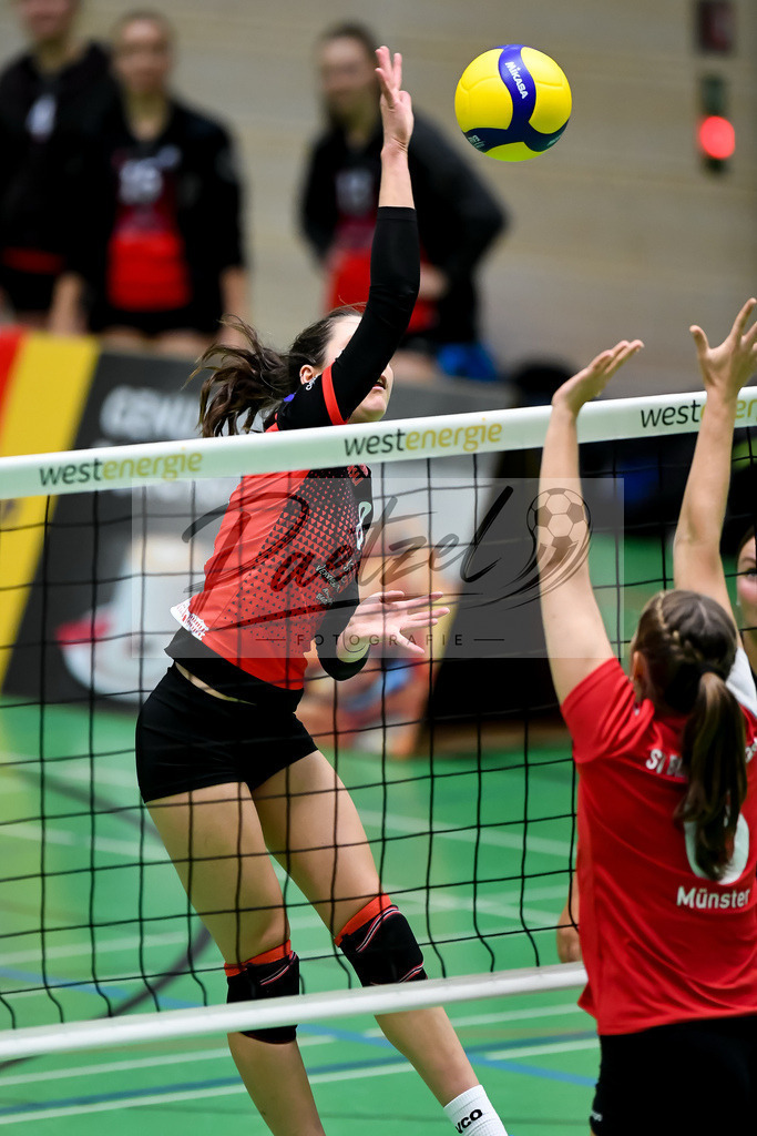 VCOBWA20211106_122 | Volleyball, Frauen:   bei dem Spiel der 3. Liga West zwischen VC Osnabrueck und SV BW Aasee in der Schlosswallhalle am 06.11.2021 in Osnabrueck, Deutschland. - Realisiert mit Pictrs.com