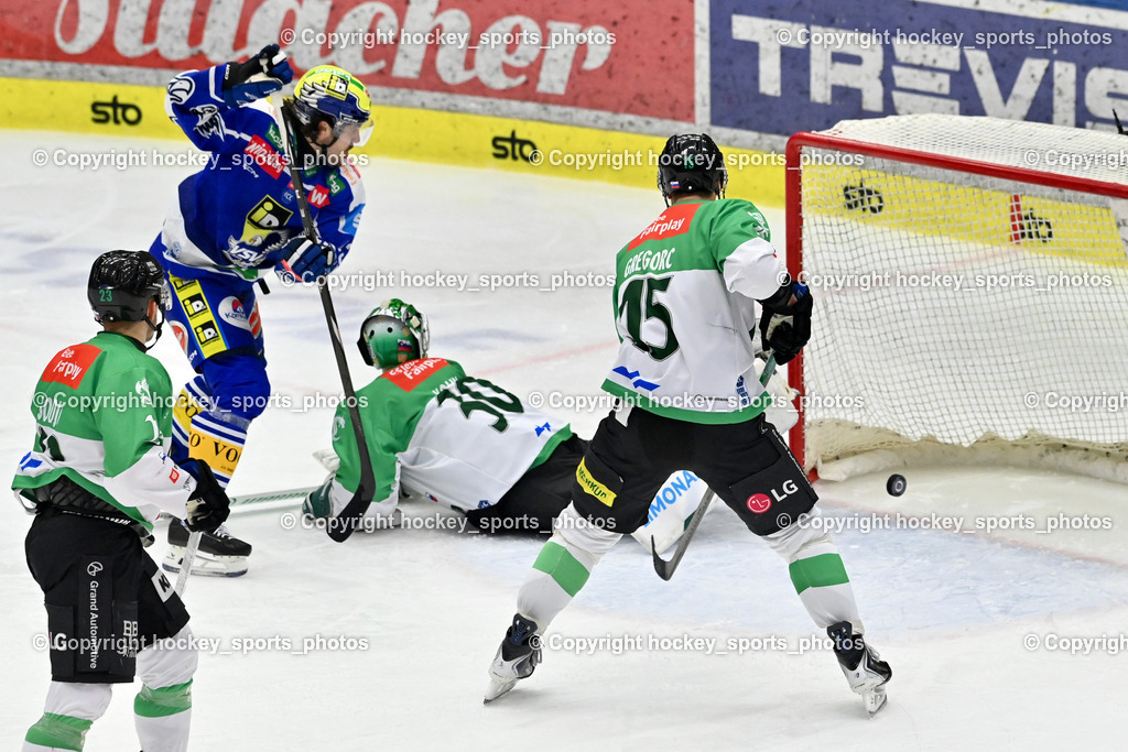 EC IDM WÄRMEPUMPEN VSV vs. Olimpija Ljubljana | #15 Blaz Gregorc Olimpija Ljubljana, #30 Luka Kolin Olimpija Ljubljana, #13 Adam Helewka EC VSV, EC IDM WÄRMEPUMPEN VSV vs. Olimpija Ljubljana, EC IDM WÄRMEPUMPEN VSV vs. Olimpija Ljubljana am 01.02.2026 in Villach (Stadthalle Villach), Austria, (Photo by Bernd Stefan)