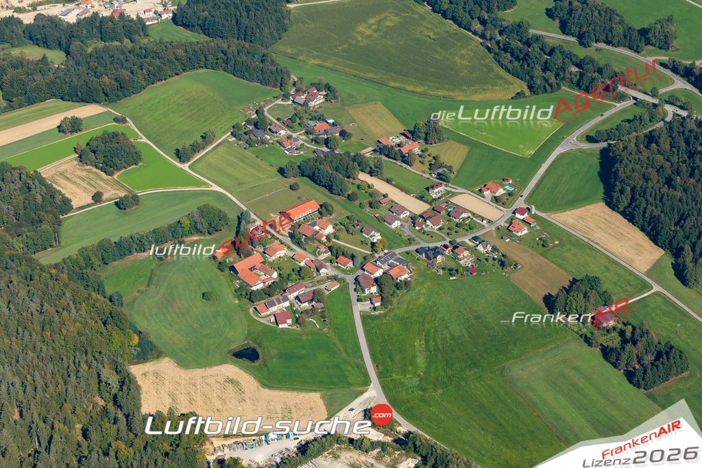 Aktuelles Luftbild von Stützersdorf Tittling Kauf mit Lizenz / Bildrechten möglich- Die Luftaufnahme wurde 2021 mittels UL-Flugzeug erstellt ( keine Drohne ) - hochauflösende Kamera-Systeme von  Canon -Beste Qualität - Für grossformatige Ausdrucke geeignet. Die Geschenkidee !