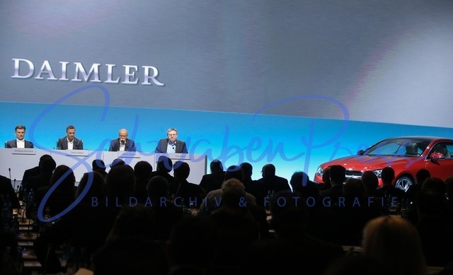 020217Ho385 | Wolfgang Bernhard, Bodo Uebber, Dieter Zetsche, Joerg Howe
 / Jahrespressekonferenz der Daimler AG, Germany, Carl Benz Center, Stuttgart, 20170202