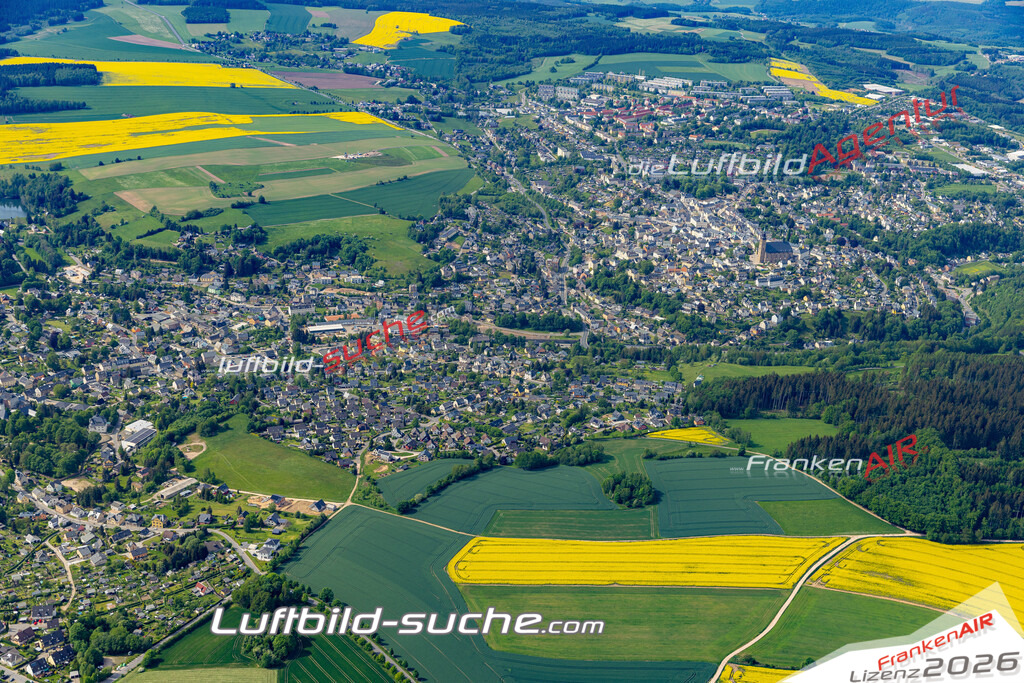 Das Luftbild der Stadt Schneeberg wurde 2022 vom Flugzeug heraus erstellt (keine Drohnen-Aufnahmen) Aufnahmehöhe ca.450 Meter- hohe Bildauflösung und Druck-Qualität. Garantiert!
