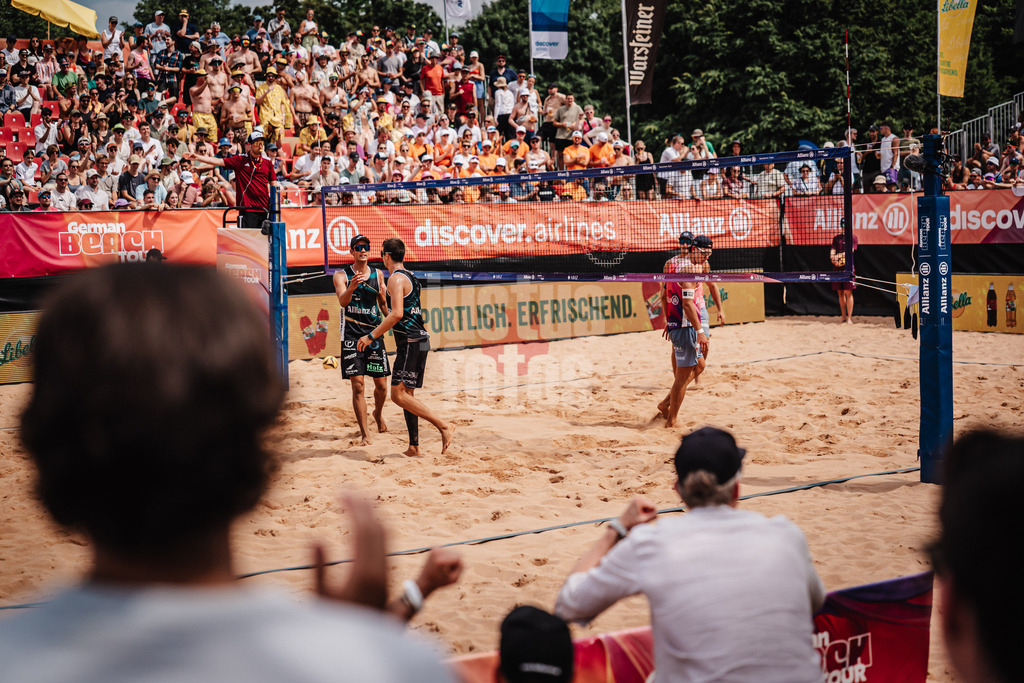 Beachvolleyball | Männer | Allianz German Beach Tour 2025 | Tourstop München | 05.07.2025 | v.l. Valentin Schneckenburger, Yannick Bibelriether, Mathias Seiser und Laurenc Grössig