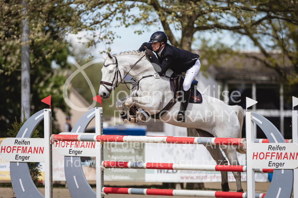 240428_Spenge_M2-Spr-152 | Deine schönsten Turniermomente als professionelle Fotos! Entdecke hochwertige Pferdesport-Fotografie im Online-Shop. Jetzt Fotos finden & bestellen!