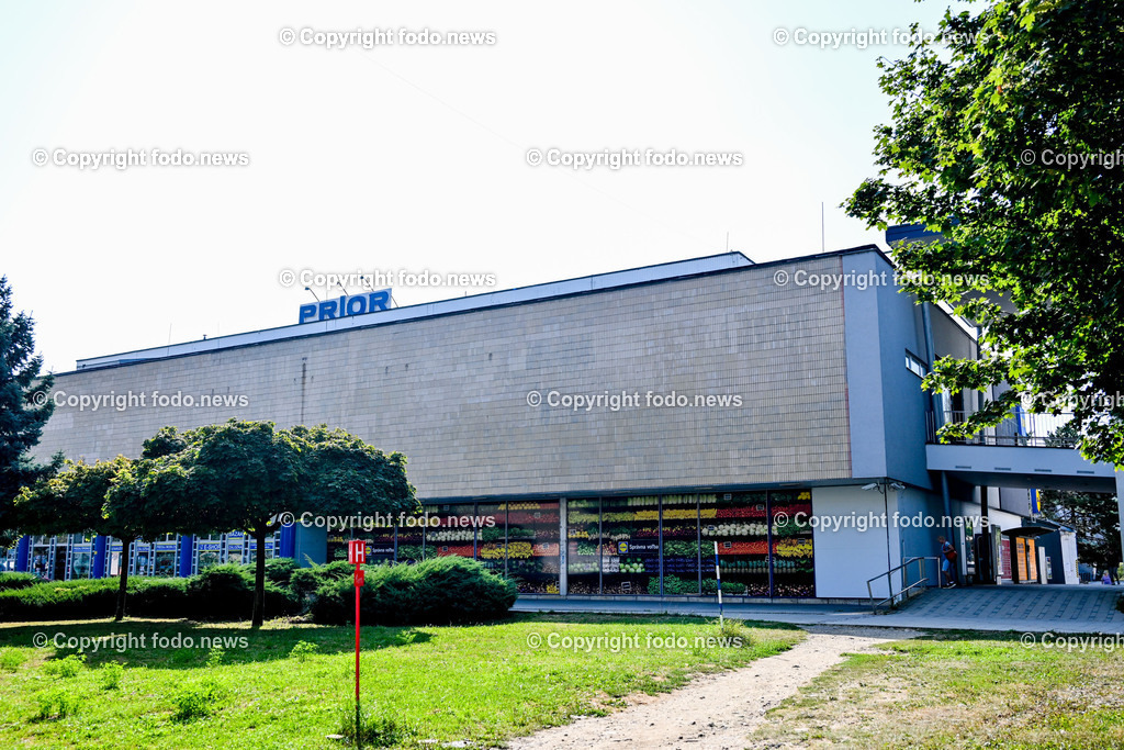 Slowakei_ Trenciansky kraj_ Povazska Bystrica_ 26.08.2024-13 | 26.08.2024, Slowakei, SVK, Trenciansky kraj, Povazska Bystrica, im Bild Stadt in der Nordwestslowakei, Stadtansichten, Gebaeude, Architektur, Turm, Bruecke, Bahnhof, Zentrum, Prior, Kaufhaus, Park, Strassen, Haeuser, Infrastruktur, kommunistische Symbolik, Denkmaeler, Kultur