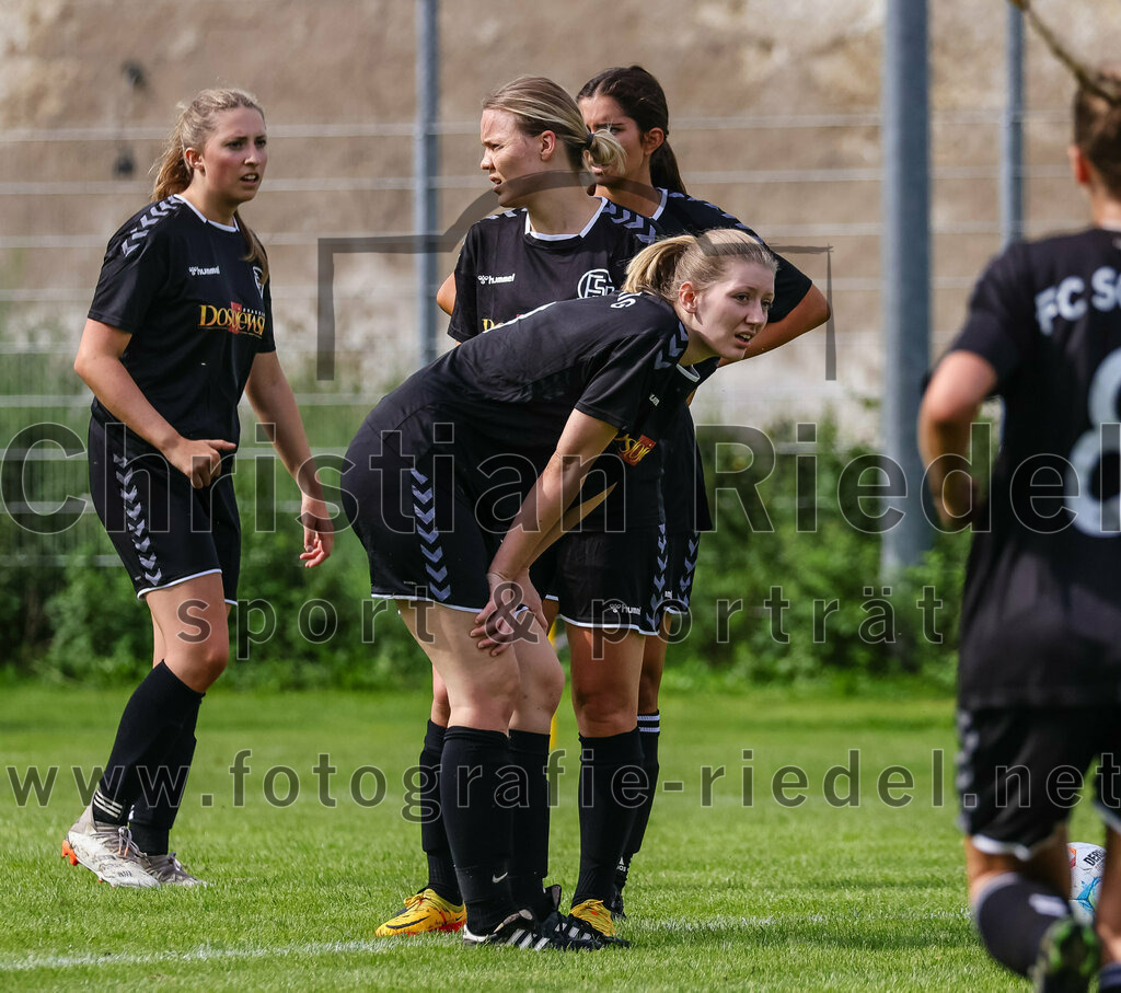 2023-09-03_043_Teamware_Cup_2023 | Oberding, Deutschland, 03.09.2023:
Fußball, TS Teamwear Cup 2023, Vorrunde, FC Schwaig gegen FC Langengeisling, Endergebnis: 

Foto: Christian Riedel / fotografie-riedel.net