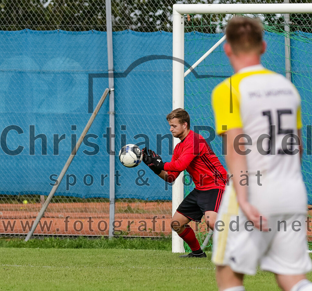 2023-09-17_048_SpVgg_Neuching_gegen_FC_Langenpreising | Neuching, Deutschland, 17.09.2023:
Fußball, A-Klasse 2023 / 2024, 7. Spieltag, SpVgg Neuching gegen SpVgg Langenpreising, Endergebnis: 5:1

Torwart Maximilian Gabriel (SpVgg Langenpreising, #1)

Foto: Christian Riedel / fotografie-riedel.net